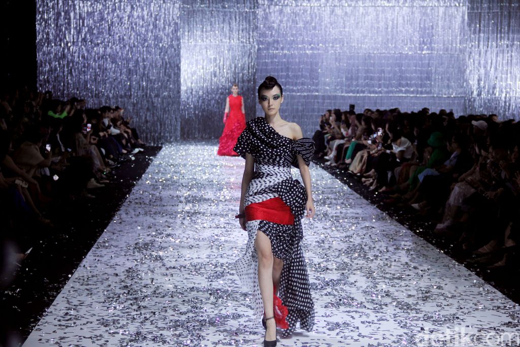 Koleksi Terbaru Didi Budiardjo di Hotel Mulia, Jakarta.