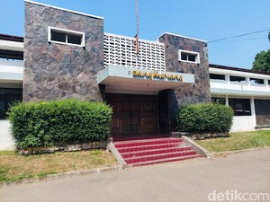Revitalisasi Stadion Sangkuriang Terhenti di Tengah Jalan