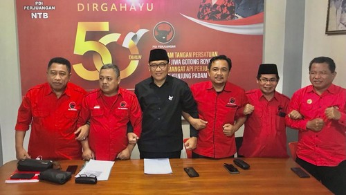 Konferensi pers DPD PDIP NTB terkait amuk massa terhadap kadernya di Kantor DPD PDIP NTB, Kamis (20/7/2023). (Foto: Helmy Akbar/detikBali)