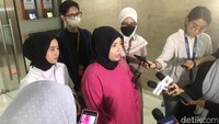 Sebagian korban penipuan online dengan modus pekerjaan paruh waktu mendatangi Mabes Polri, Jakarta, Kamis (20/7/2023). Mereka melakukan sejumlah agenda salah satunya melaporkan SPKT dan Dumas.