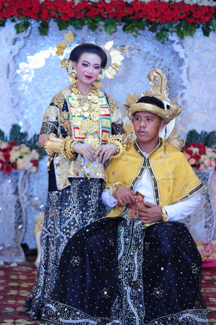 Ahmad Adzyan menikahi Magfirah menggantikan adiknya yang kabur menjelang hari ijab kabul di Polman, Sulbar.