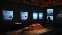 Pameran ini memajang memorabilia kapal wisata Titanic dan mengenang kemegahan serta kemewahan kapal tersebut di masanya.Foto: AFP/GEOFFROY VAN DER HASSELT