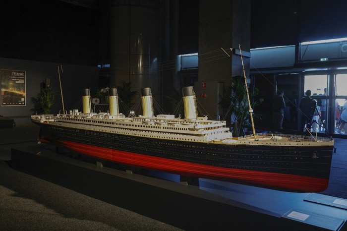 A photograph shows a replica of the Grand Staircase of the first class section of the Titanic liner on the opening day of the XXL Titanic exhibition at Paris  Expo Porte de Versailles in Paris on July 18, 2023, revealing authentic relics and objects recovered after the sinking, as well as life-size replicas of several areas of the liner. On April 15, 1912, the Titanic, a British liner reputed to be unsikable, sank off Newfoundland near Canada, after hitting an iceberg, the tragedy claiming the lives of around 1500 passengers. (Photo by Geoffroy VAN DER HASSELT / AFP)