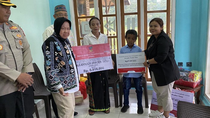 Mensos Risma beri bantuan ke korban TPPO di Manggarai, NTT