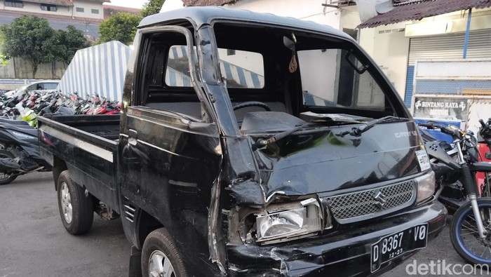 Mobil pikap yang digunakan saat tabrak lari mahasiswa Bekasi.