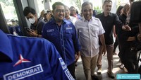 Sebelumnya, pantauan detikcom di lokasi, Kamis (20/7/2023), Muzani dan rombongan tiba sekitar pukul 13.55 WIB. Selain Muzani, tampak Waketum Partai Gerindra Sugiono, dan Anggota Dewan Pembina Partai Gerindra Andre Rosiade.