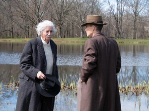 Kisah Pertemanan Erat Albert Einstein dan Oppenheimer