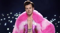 Madame Tussauds Berlin justru menampilkan patung lilin Harry Styles serba pink. Foto: Istimewa