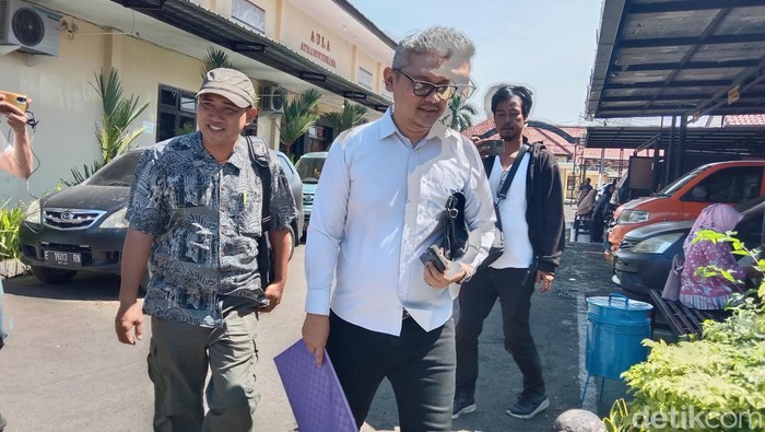 Pelapor hadir di Polres Indramayu untuk memberikan keterangan terkait laporan pengelolaan zakat di Al-Zaytun