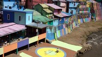 Kampung warna-warni yang dibuka sebagai objek wisata sejak tahun 2016 tersebut saat ini dilakukan pengecatan ulang secara bertahap pada ratusan rumah milik warga setempat yang dimulai dari awal tahun 2023 untuk meningkatkan jumlah kunjungan wisata.