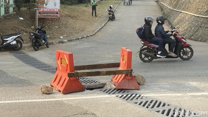 Penutup gorong-gorong di GDC Depok hilang. (Devi/detikcom)