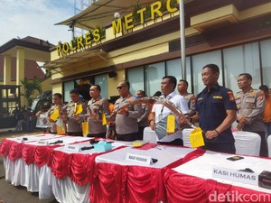 Polisi Tangkap 66 Pelaku Curanmor hingga Tawuran di Jakut, Sajam-Senpi Disita