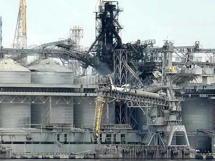 Rudal Rusia Hancurkan Gudang Berisi 60 Ribu Ton Biji-bijian di Ukraina