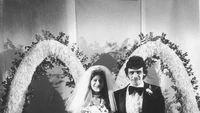 Pernikahan di McDonalds juga pernah terjadi pada tahun 1975. Annette Scaramozza dan Anthony Francis adalah pasangan yang menikah saat itu. Foto: Getty Images