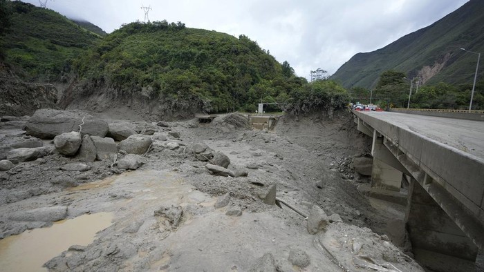 A destroyed car lays in the street after a deadly avalanche smothered homes overnight in El Naranjal, Colombia, Tuesday, July 18, 2023. (AP Photo/Fernando Vergara)