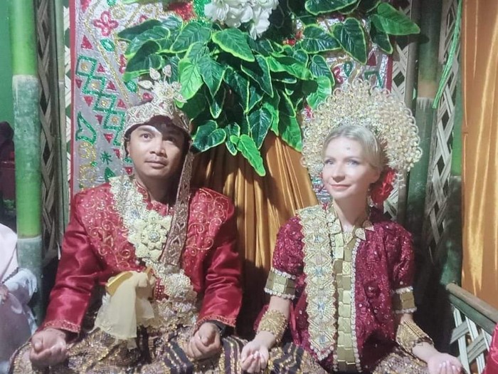 Pria asal Sinjai, Sulsel bernama Randi mempersunting gadis asal Polandia, Weronica Kuras.
