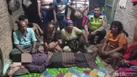 Joniel (27) pria yang tewas usai terjatuh dari jembatan rusak saat disemayamkan di rumah duka. (Dok. Polres Tebing Tinggi)