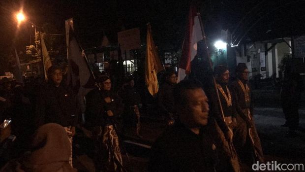 Prosesi Mubeng Beteng Keraton Jogja, Rabu (19/7/2023) malam-Kamis (20/7/2023) dini hari.