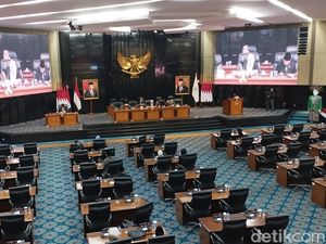 Cinta Mega Diduga Main Game di Rapat, BK DPRD DKI Tunggu Laporan