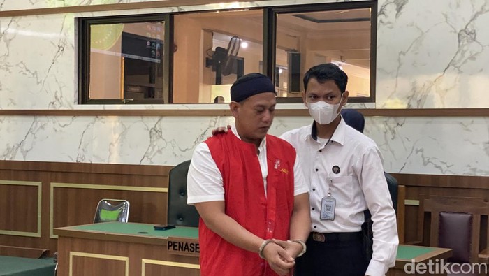 Rizky Noviyandi Achmad, pembunuh anak di Depok divonis mati.