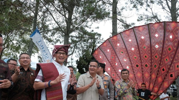Sandiaga Uno di Toba