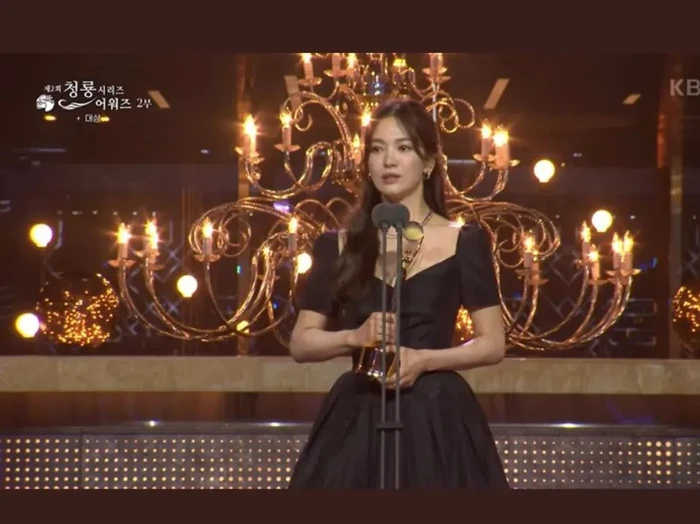 Song Hye Kyo di Blue Dragon Series Awards 2023