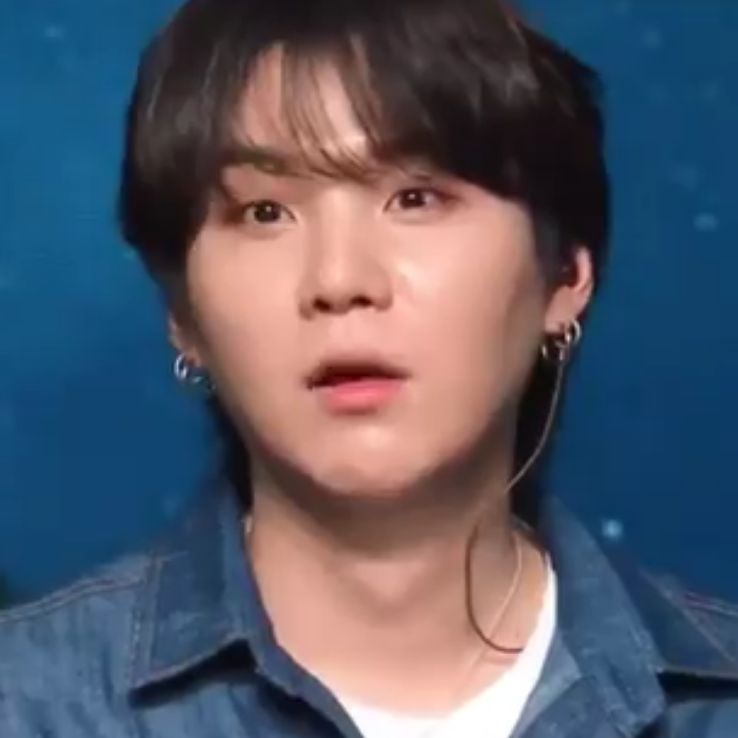 Suga BTS menjelaskan soal racikan smoothies favoritnya yang menggunakan dada ayam.
