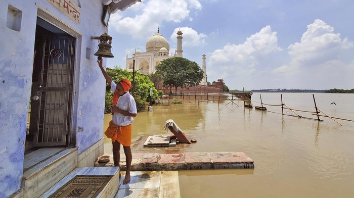 CORRECTS DATE- A swollen Yamuna river rises to the periphery of the Taj Mahal monument in Agra, India, Tuesday, July 18, 2023. (AP Photo/Aryan Kaushik)