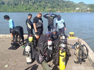 Tim Kopaska TNI AL Selami Perairan Cilacap Cari Sisa Amunisi Era PD II