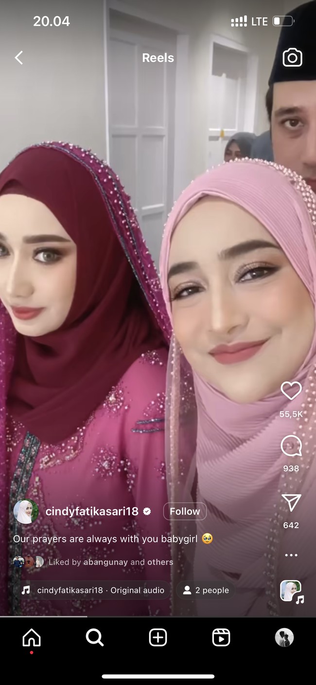 Belum lama ini Cindy Fatika Sari mencuri atensi setelah menikahkan putrinya bernama Tengku Syaira Anataya. Potret pengantin wanitanya pun menjadi sorotan. Foto: Dok. Instagram