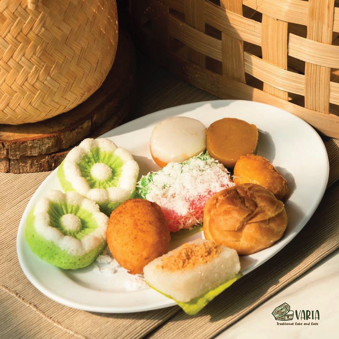 Toko kue mungil yang menawarkan jajanan pasar