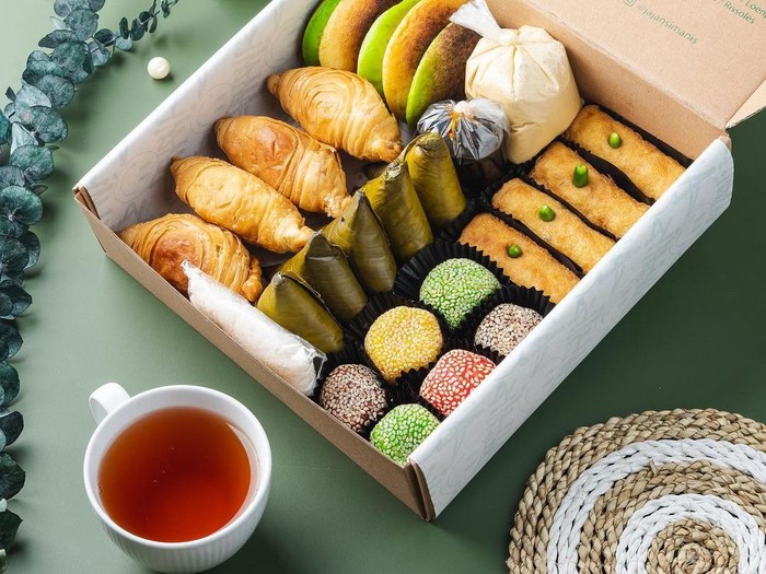 Toko kue mungil yang menawarkan jajanan pasar