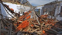 Kepala Sekolah SMPN 2 Karangtanjung Fajar Hariyanto menyebutkan sebanyak tiga ruang kelas rusak berat akibat gempa bumi pada tahun 2022.  