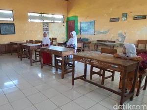 Sedihnya Guru SDN di Batang Banyak Bangku Kosong di Tahun Ajaran Baru