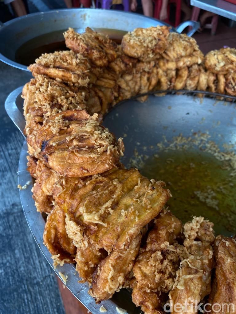 Ada Bakso Ikan dan Pisang Goreng Pontianak Renyah di Taman Sunter Indah