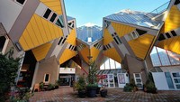 Kubuswoningen - Rotterdam, BelandaRumah ini didesain oleh Piet Blom. Adapun konsep yang melatarbelakangi bangunan tersebut yaitu setiap rumah berbentuk seperti pohon.