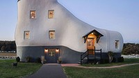 Haines Shoe House - Pennsylvania, Amerika SerikatRumah ini berbentuk sepatu dan dibangun pada 1949.
