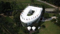 The Toilet House - Suwon, Korea SelatanRumah berbentuk toilet ini menjadi salah satu rumah teraneh di dunia. Rumah ini milik mantan Wali Kota Suwon, Sim Jae Duk.
