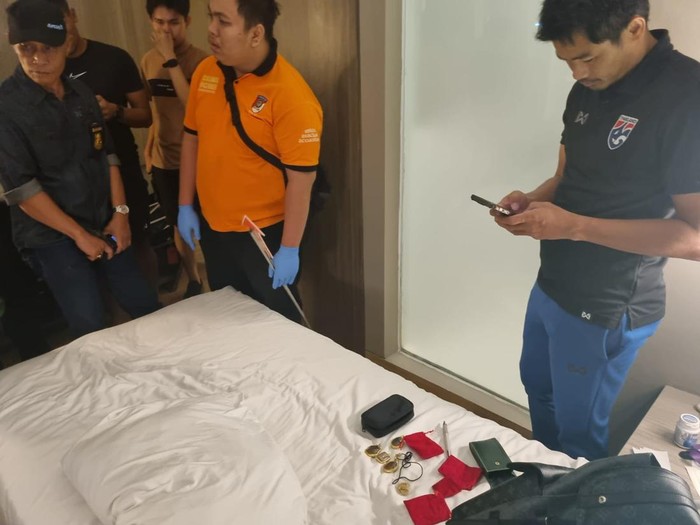Asisten pelatih AFF U-19 asal Thailand kehilangan jam tangan di hotel di Palembang.