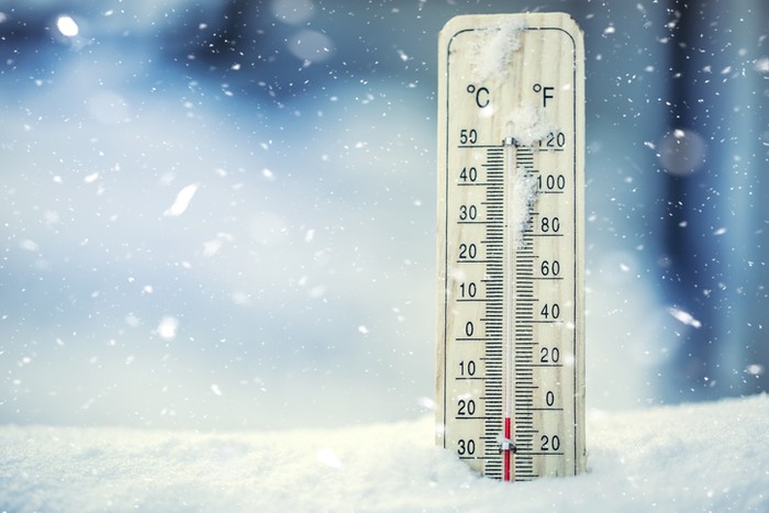 Suhu dingin di Bandung, Jawa Barat sempat mencapai angka 17 derajat Celsius. Badan Meteorologi, Klimatologi dan Geofisika (BMKG) menjelaskan penyebabnya.