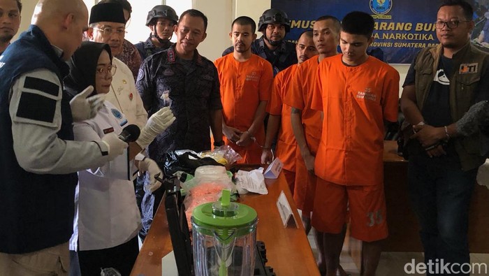 BNN Sumbar memusnahkan barang bukti narkoba