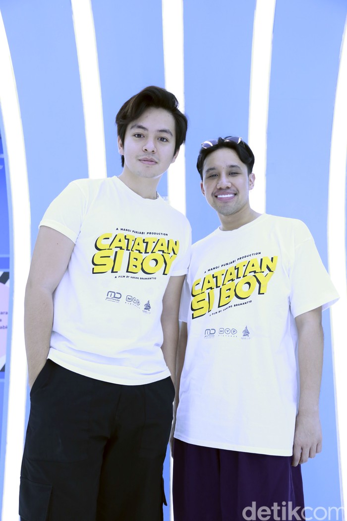 Para cast film Catatan Si Boy saat berkunjung ke kantor detikcom.