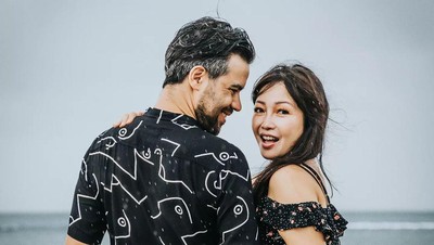 5 Potret Kemesraan Chef Marinka dengan Suami Bule Asal Belanda