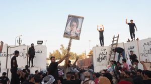 Demonstran Irak Bakar Kedubes Swedia Protes Pembakaran Al-Quran