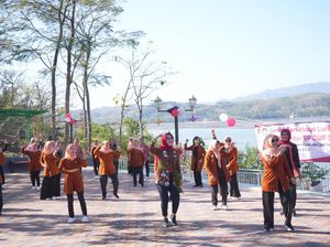 Unik, Dharma Wanita Persatuan Pemkab Klaten Senam Pakai Kebaya Lurik