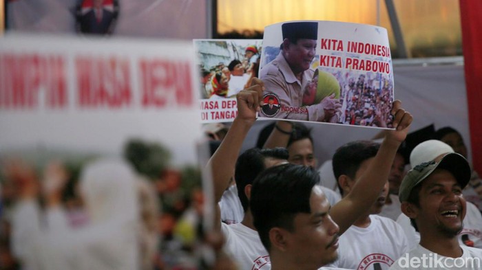 Eks Kapolda Metro Deklarasikan Dukungan Untuk Prabowo Gerakan Relawan Rakyat Pendukung Prabowo Presiden RI 2024 (Gerrak PPRI 24) dideklarasikan. Relawan ini diketuai Komjen (Purn.) Moch Sofjan Jacoeb.