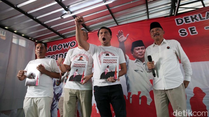 Eks Kapolda Metro Deklarasikan Dukungan Untuk Prabowo Gerakan Relawan Rakyat Pendukung Prabowo Presiden RI 2024 (Gerrak PPRI 24) dideklarasikan. Relawan ini diketuai Komjen (Purn.) Moch Sofjan Jacoeb.