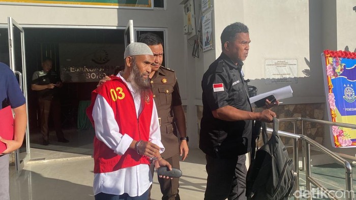 Eks Kepala Gudang Bulog Sorong Samsuddin Rumbawa jadi tersanga korupsi.