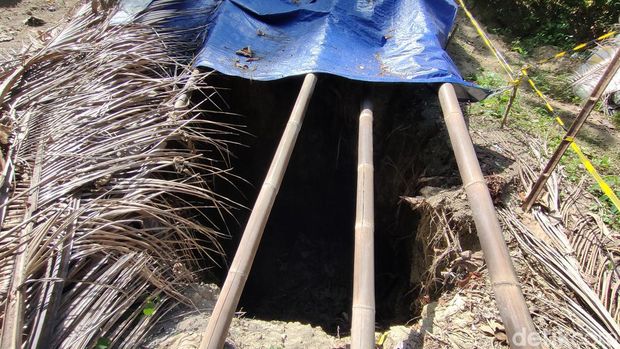 Fenomena sinkhole atau kemunculan lubang tanah secara tiba-tiba terjadi di Dusun Popohan, Kalurahan Banjararum, Kapanewon Kalibawang, Kulon Progo. Foto diambil Jumat (21/7/2023).