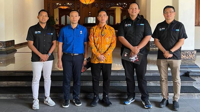 FIBA World Cup 2023 road show trofi, pertama di Solo.